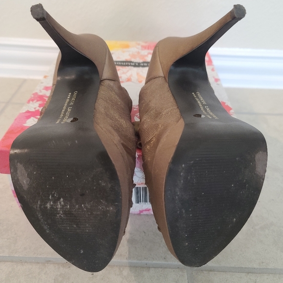 "Haylie" chiffon ruffle heels by Chinese Laundry - Picture 4 of 4